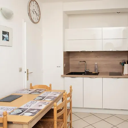 4 Pers, Acces Plage, Clim, Parking - Fr-1-803-71 Appartement